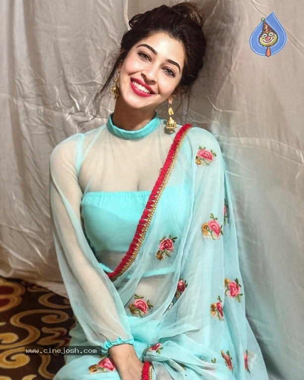 Sonarika Bhadoria Gallery - 10 / 17 photos