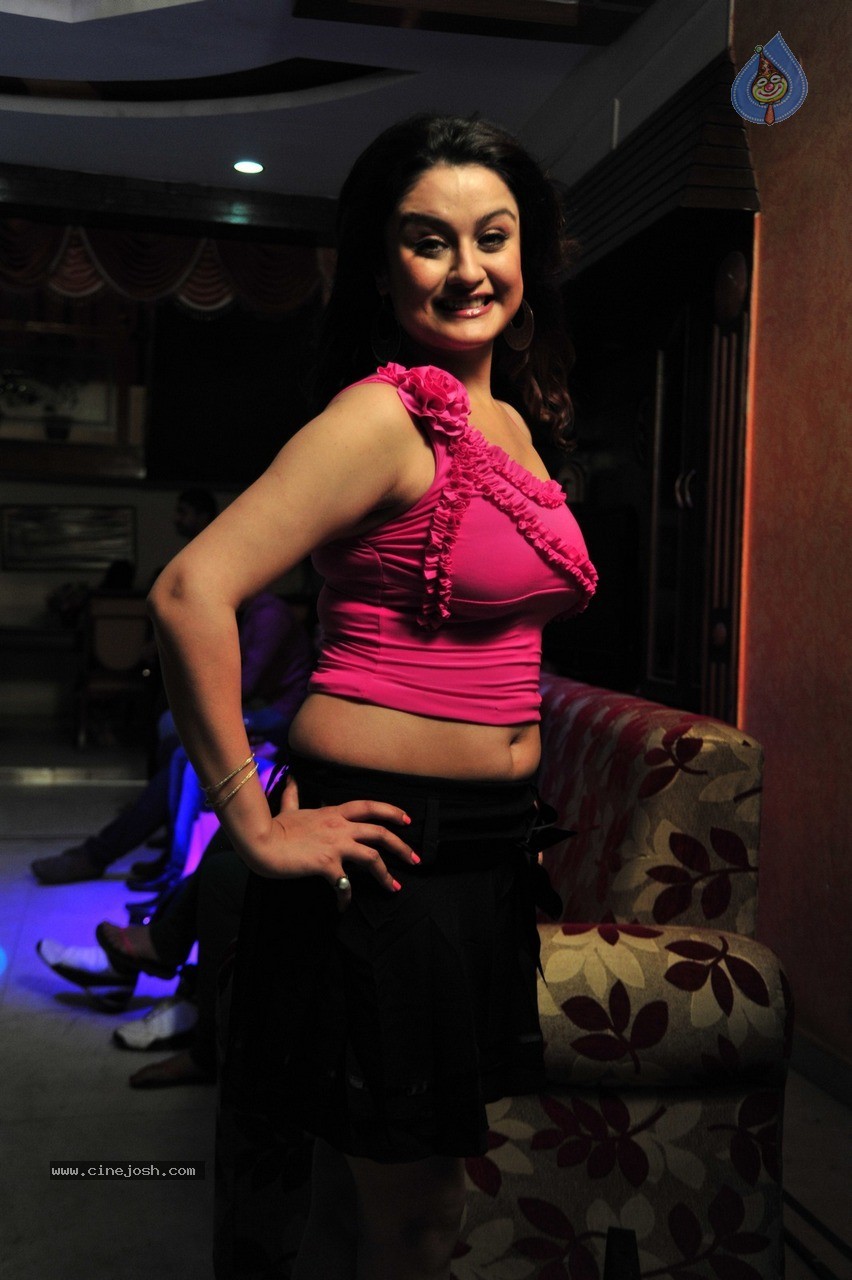 Sonia Agarwal Latest Gallery - 85 / 101 photos