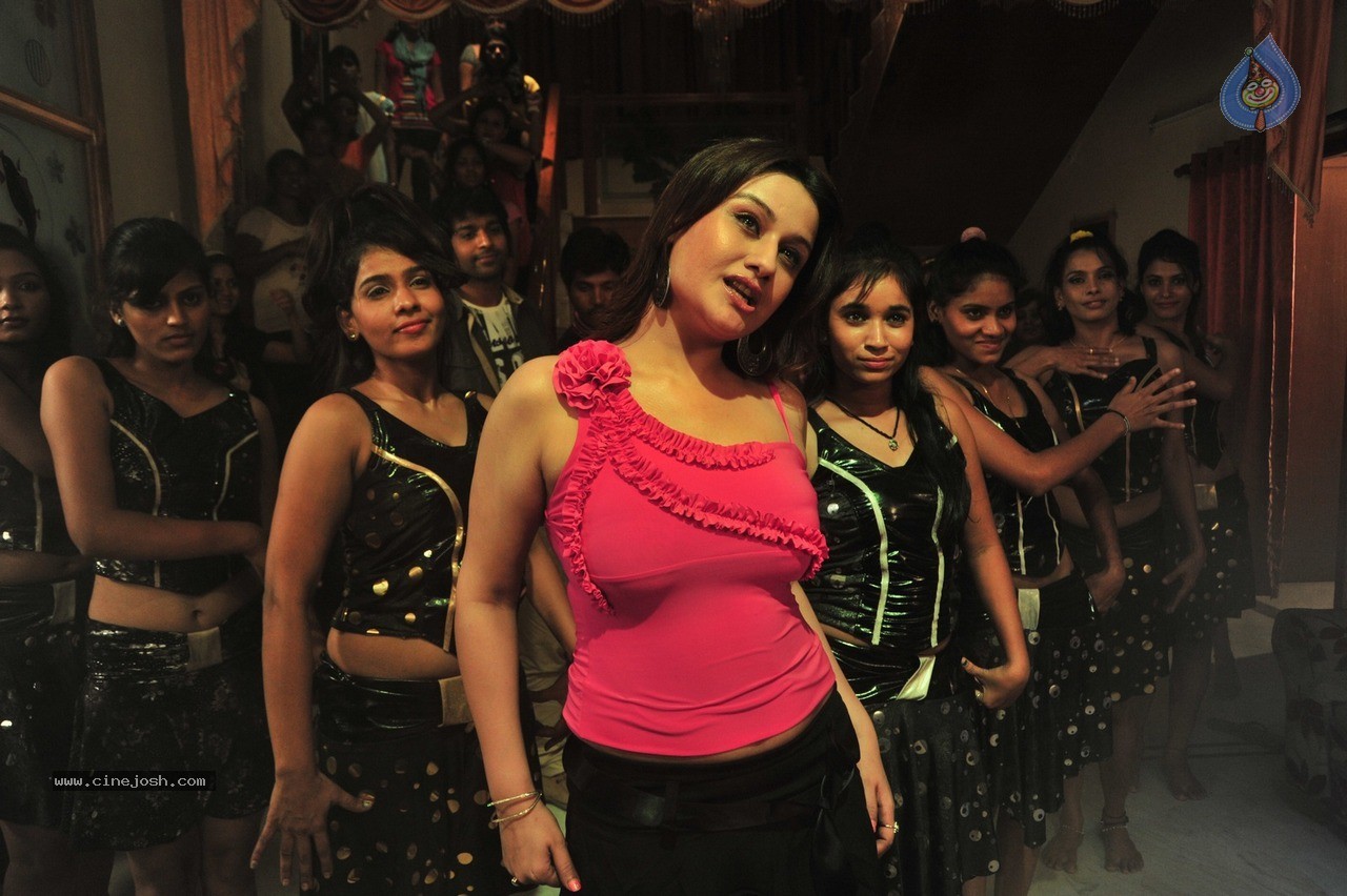 Sonia Agarwal Latest Gallery - 98 / 101 photos