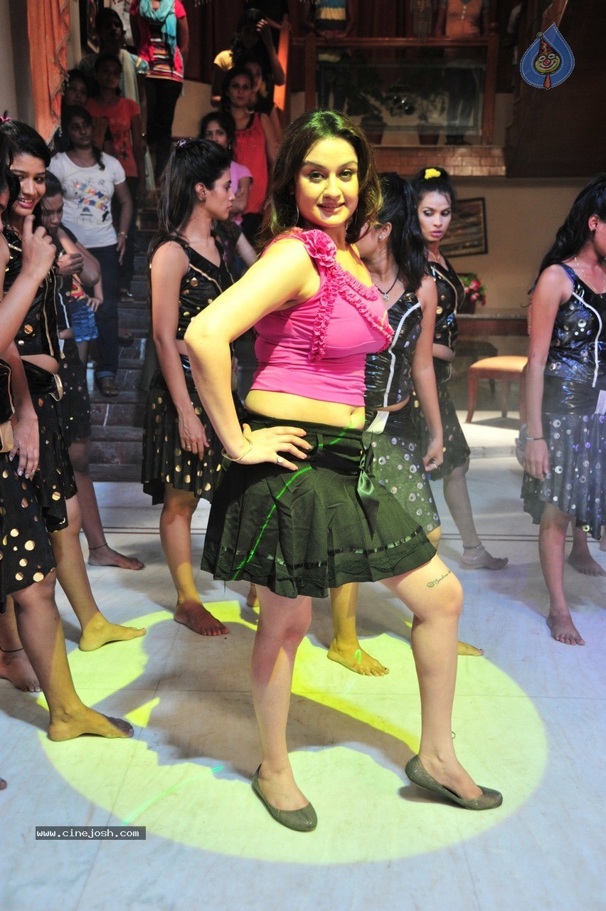 Sonia Agarwal Latest Gallery - 101 / 101 photos