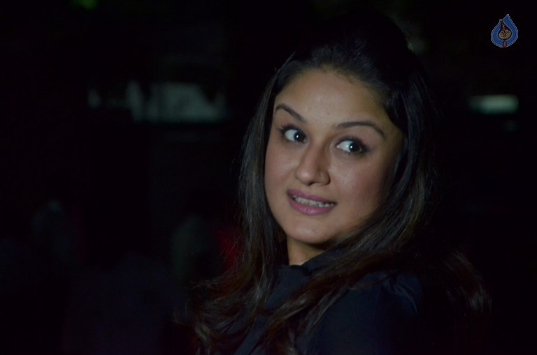 Sonia Agarwal Latest Photos - 8 / 21 photos