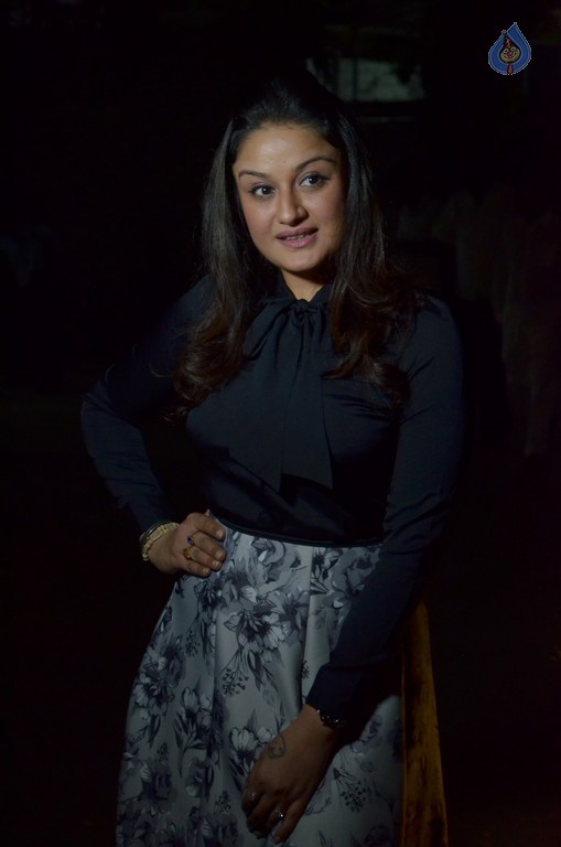 Sonia Agarwal Latest Photos - 16 / 21 photos