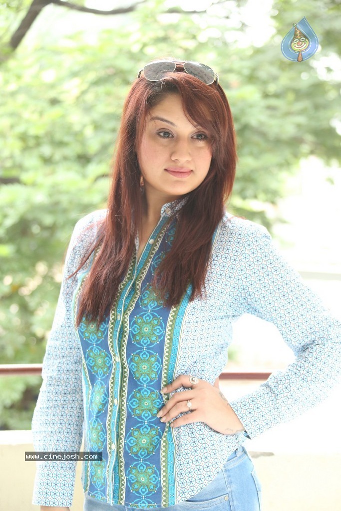 Sonia Agarwal Latest Photos - 24 / 136 photos