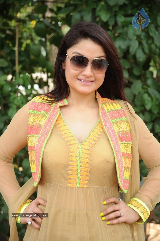 Sonia Agarwal Latest Photos - 39 / 94 photos