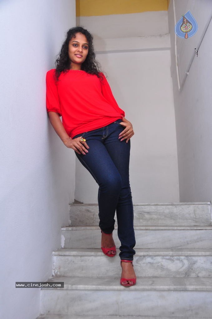 Sonia Gallery - 17 / 40 photos
