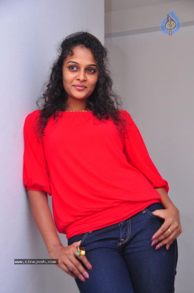Sonia Gallery - 18 / 40 photos