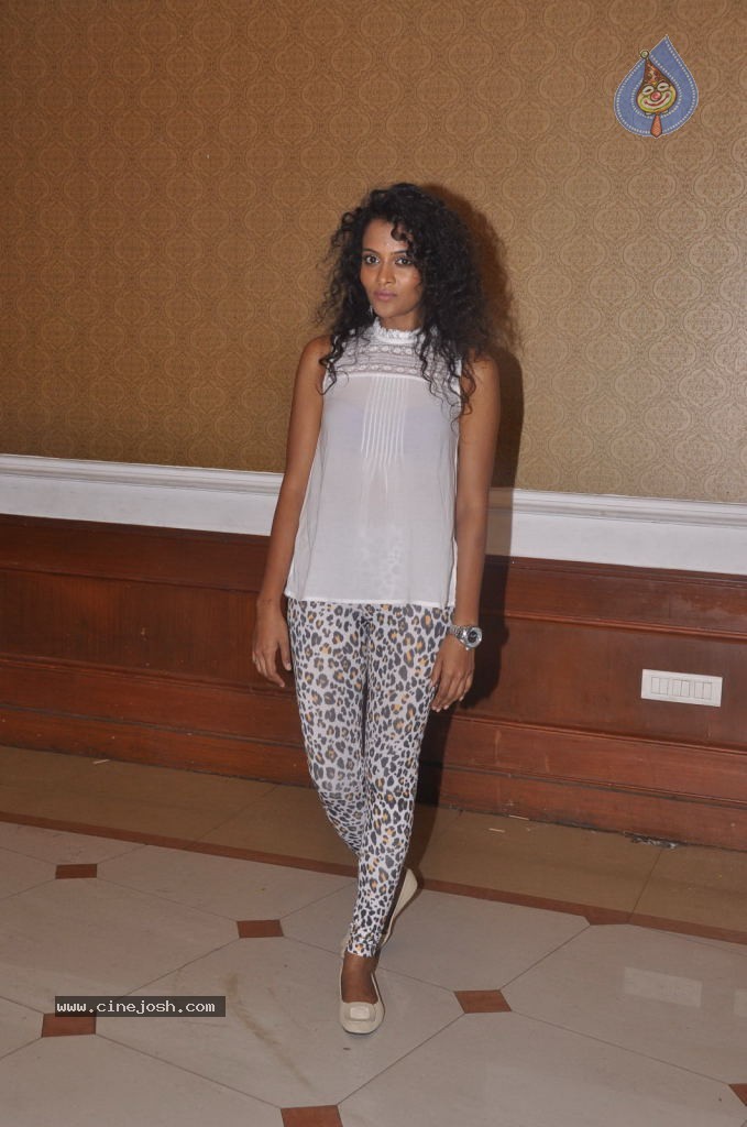 Sonia Latest Stills - 23 / 31 photos