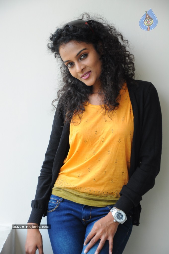 Sonia Latest Stills - 11 / 27 photos