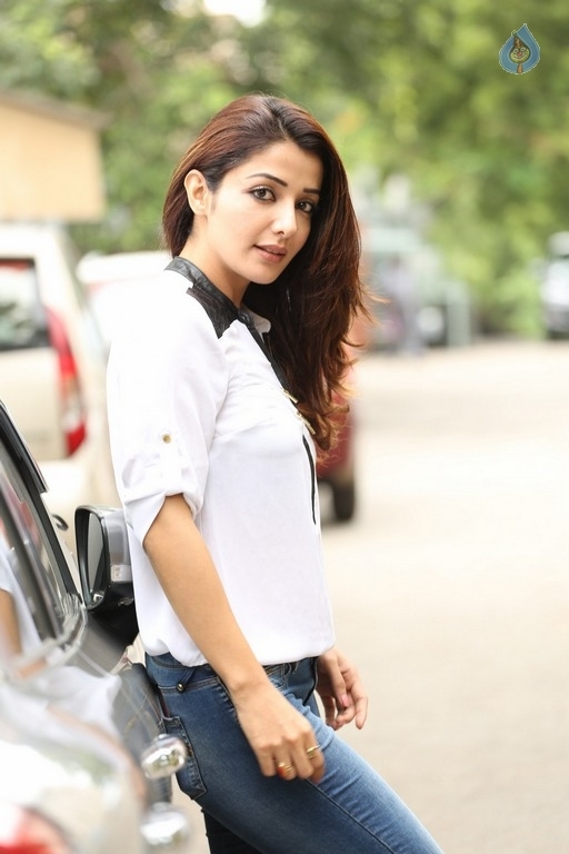 Sonia Mann Latest Pics - 25 / 37 photos