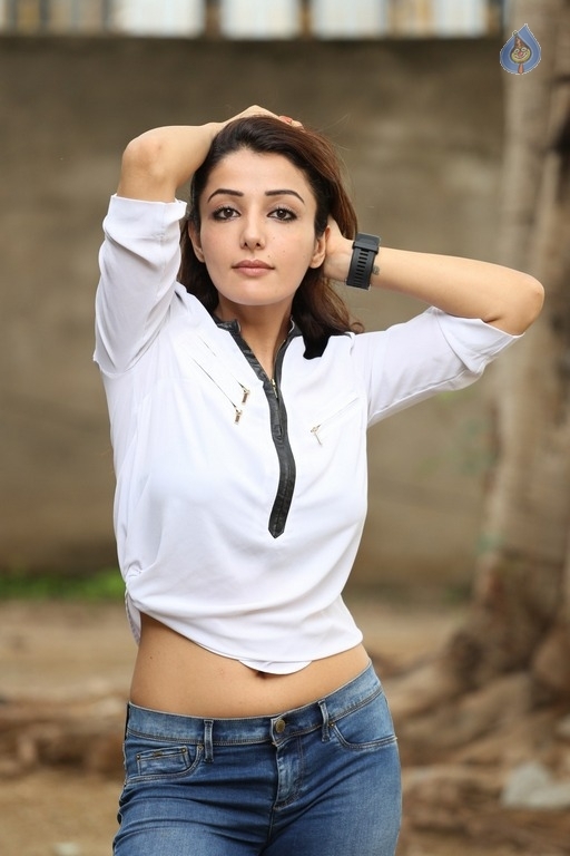 Sonia Mann Latest Pics - 26 / 37 photos