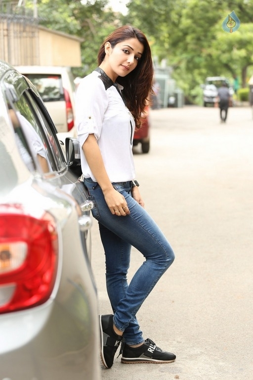 Sonia Mann Latest Pics - 28 / 37 photos