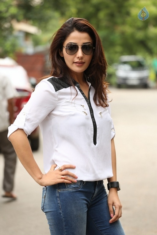 Sonia Mann Latest Pics - 35 / 37 photos