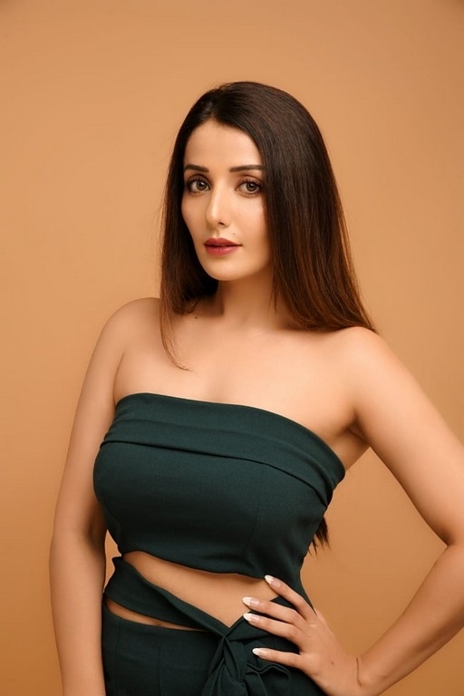 Sonia Mann New Photos - 1 / 13 photos