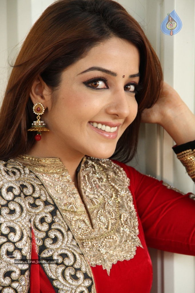 Sonia Mann Stills - 31 / 93 photos