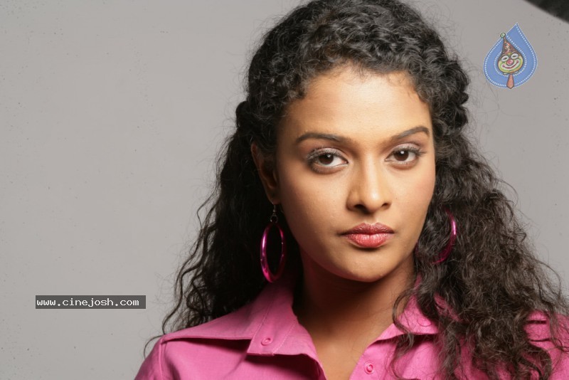 Sonia New Stills - 12 / 75 photos