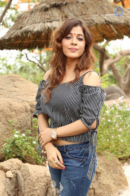 Soniya New Photos - 17 / 28 photos