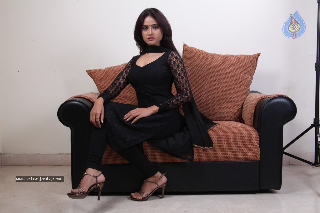 Sony Charishta Hot Stills - 9 / 41 photos