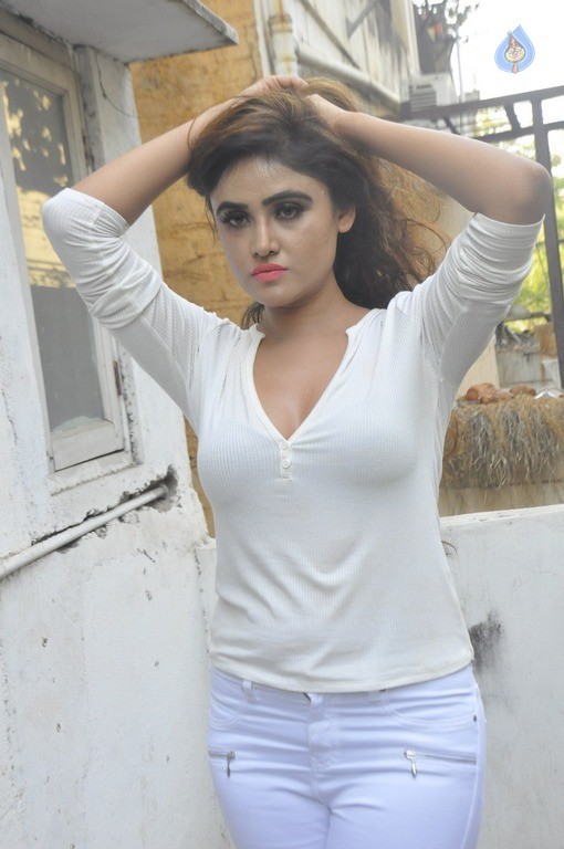 Sony Charishta Latest Pics - 23 / 34 photos