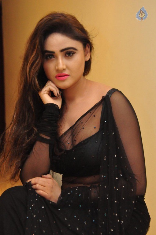 Sony Charishta New Gallery - 24 / 63 photos