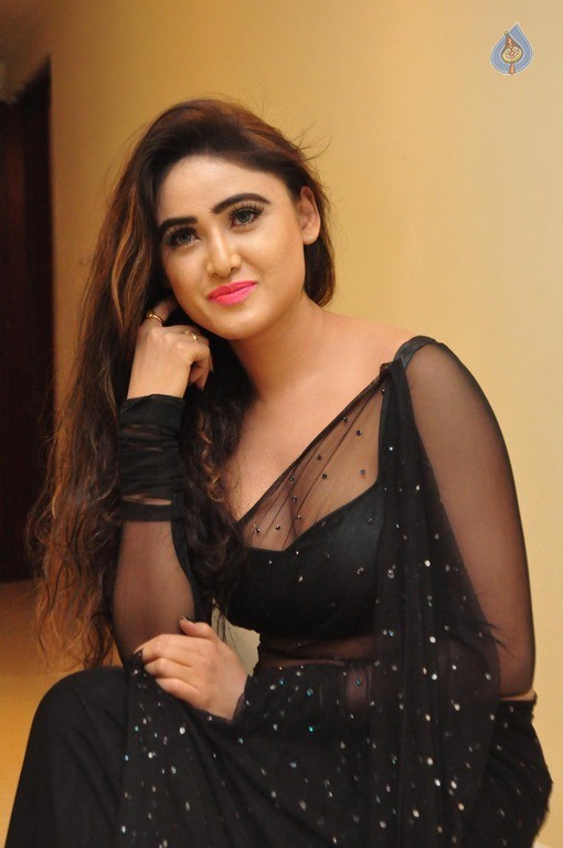 Sony Charishta New Gallery - 30 / 63 photos