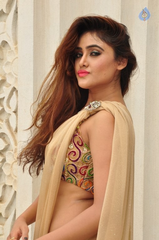 Sony Charishta New Pics - 7 / 40 photos