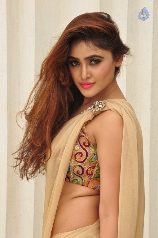 Sony Charishta New Pics - 30 / 40 photos