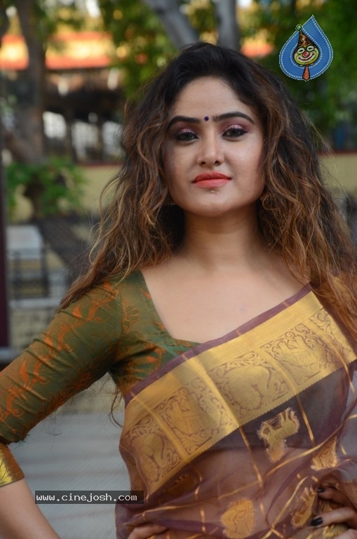 Sony Charishta New Stills - 6 / 21 photos