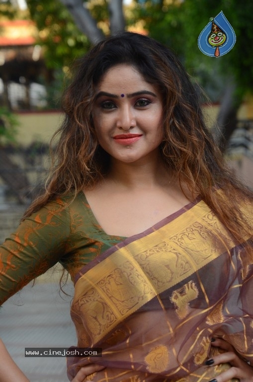 Sony Charishta New Stills - 17 / 21 photos