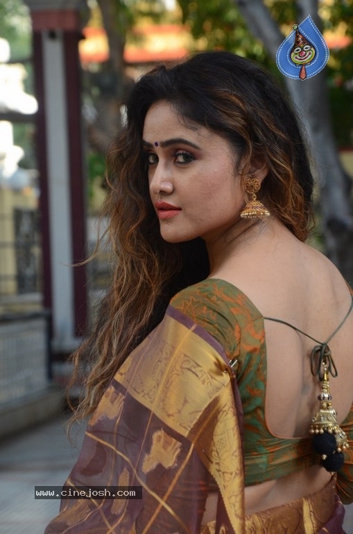 Sony Charishta New Stills - 21 / 21 photos