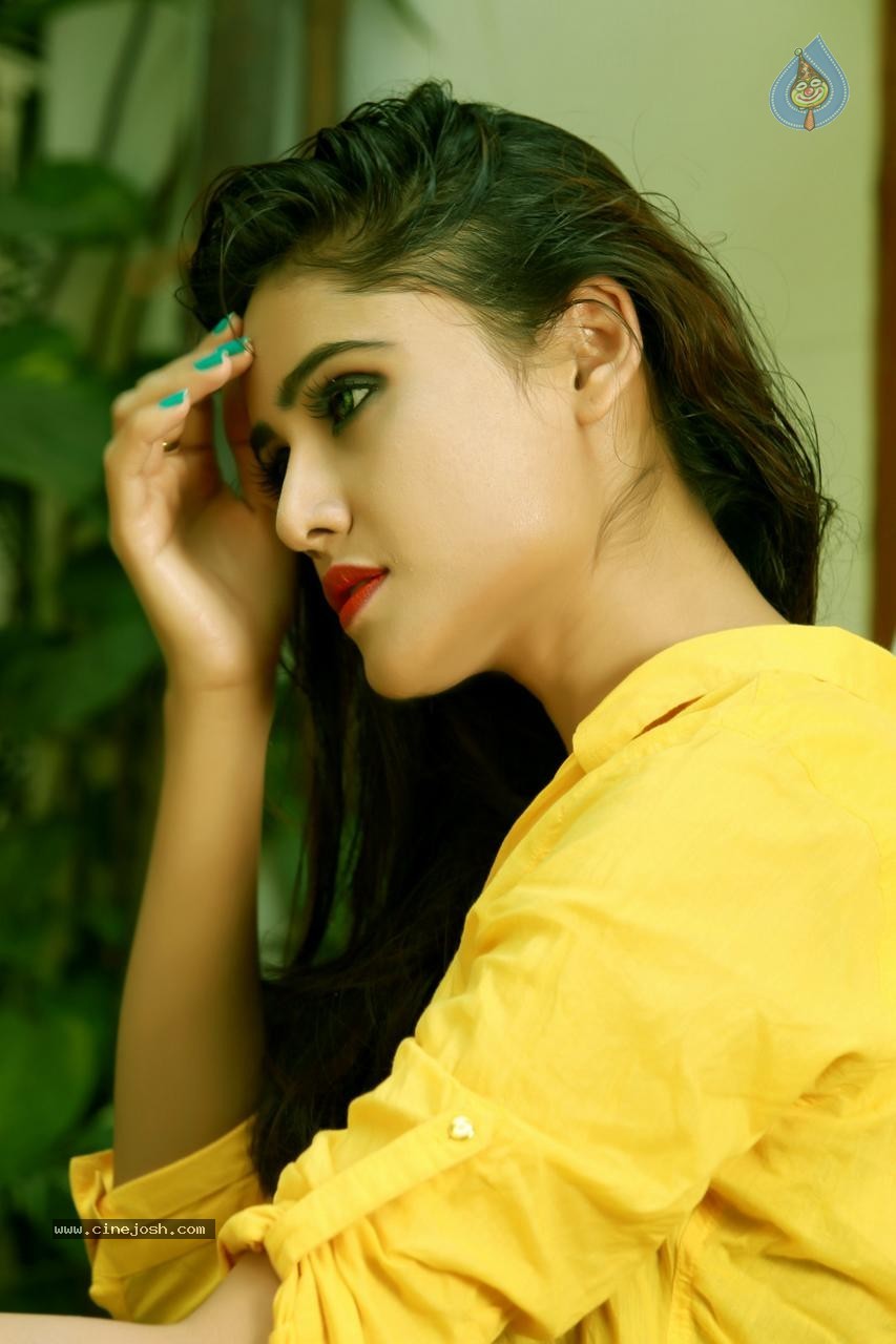 Sony Charista Latest Photos - 14 / 55 photos