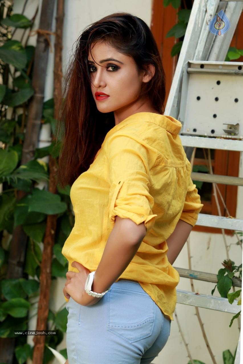 Sony Charista Latest Photos - 37 / 55 photos