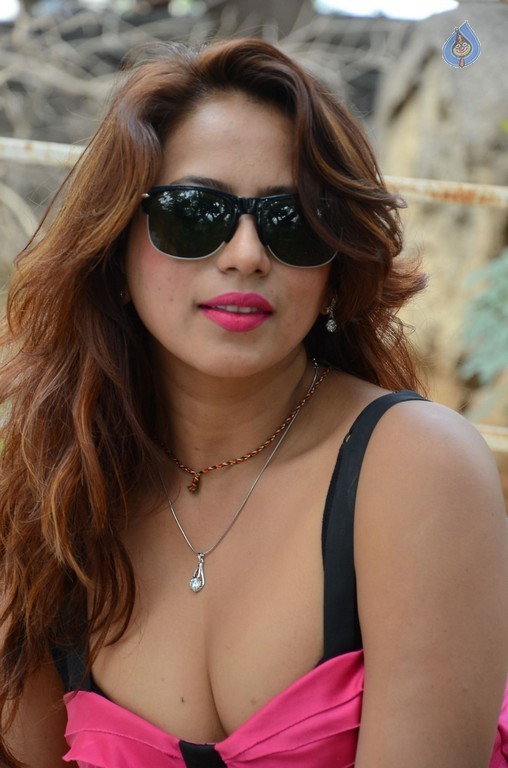 Sony Chhabria Hot Photos - 36 / 41 photos