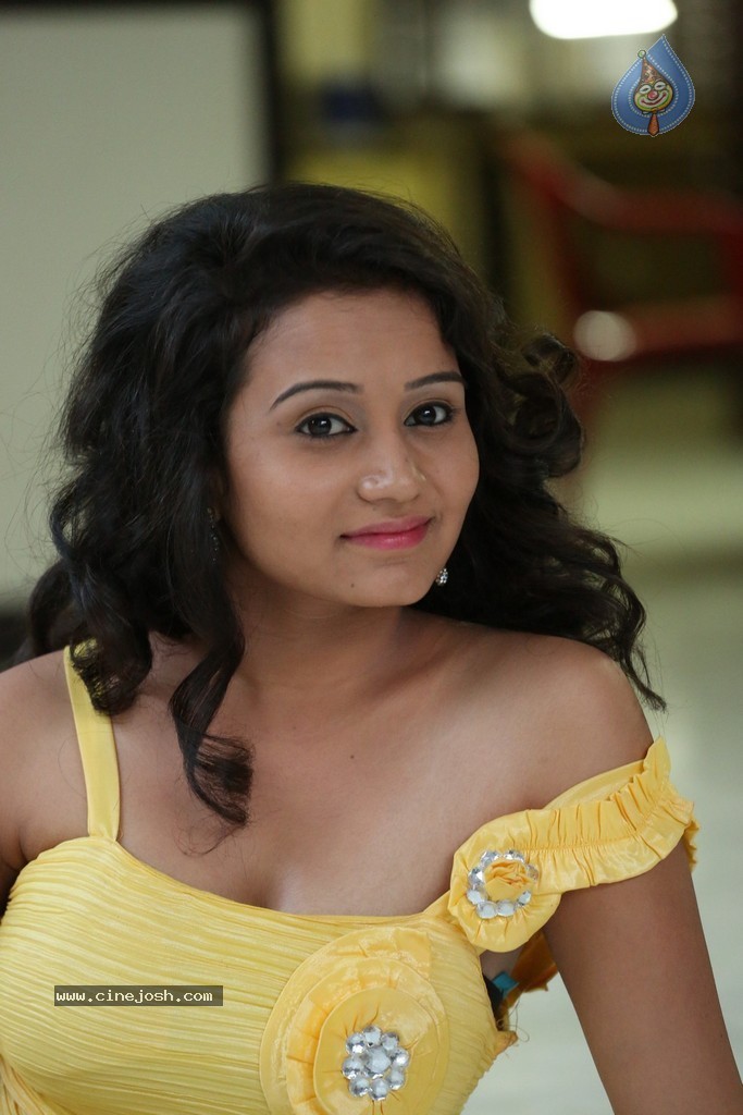 Sony Jhansi Hot Stills - 84 / 152 photos