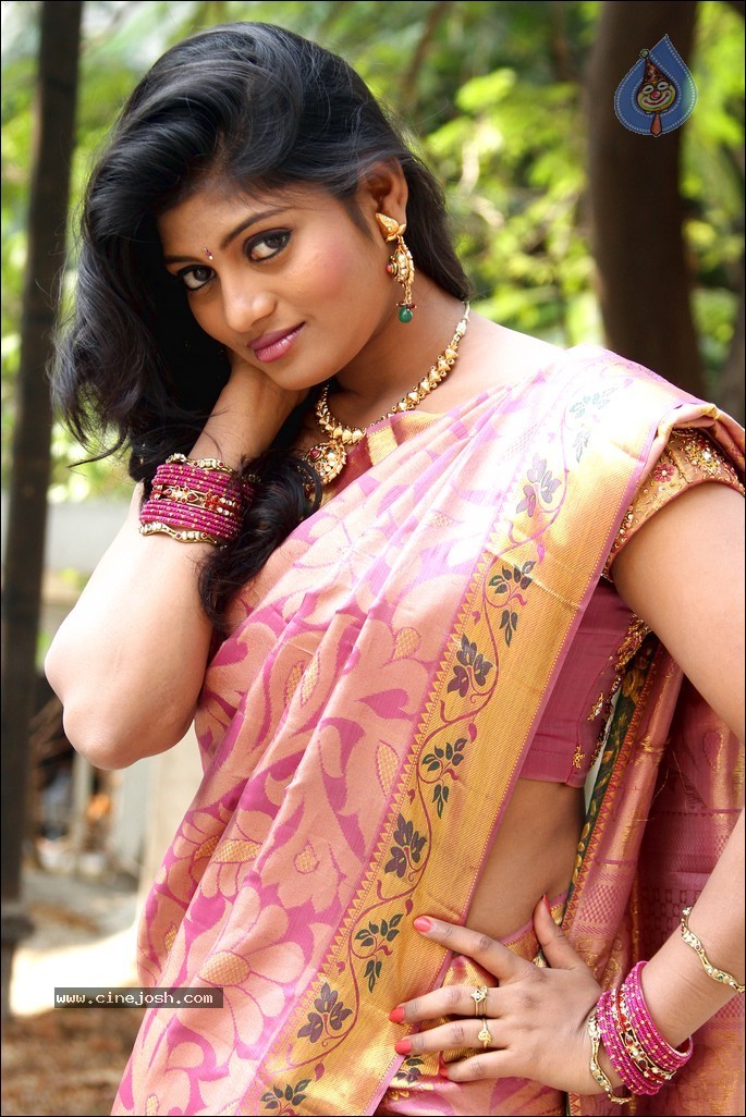 Soumya Hot Gallery - 17 / 46 photos