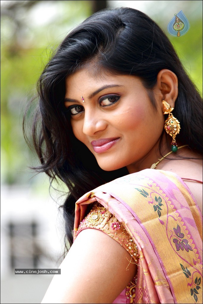 Soumya Hot Gallery - 19 / 46 photos