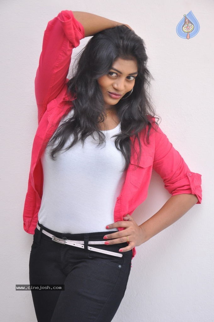 Sowmya Latest Pics - 35 / 56 photos