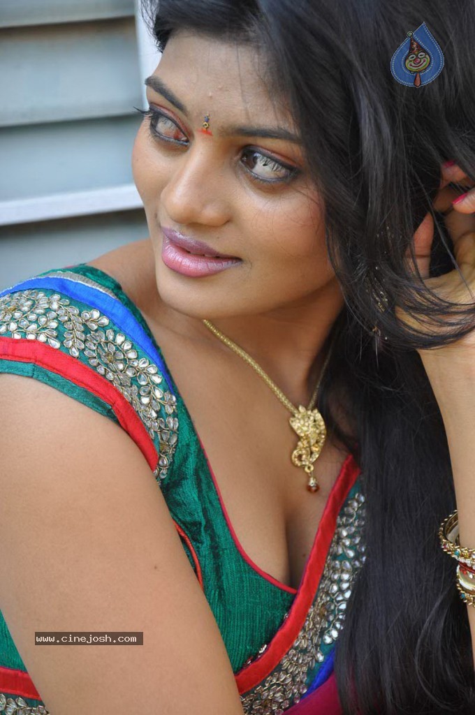 Sowmya New Hot Stills - 22 / 66 photos