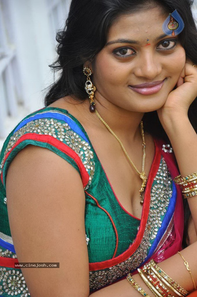 Sowmya New Hot Stills - 26 / 66 photos