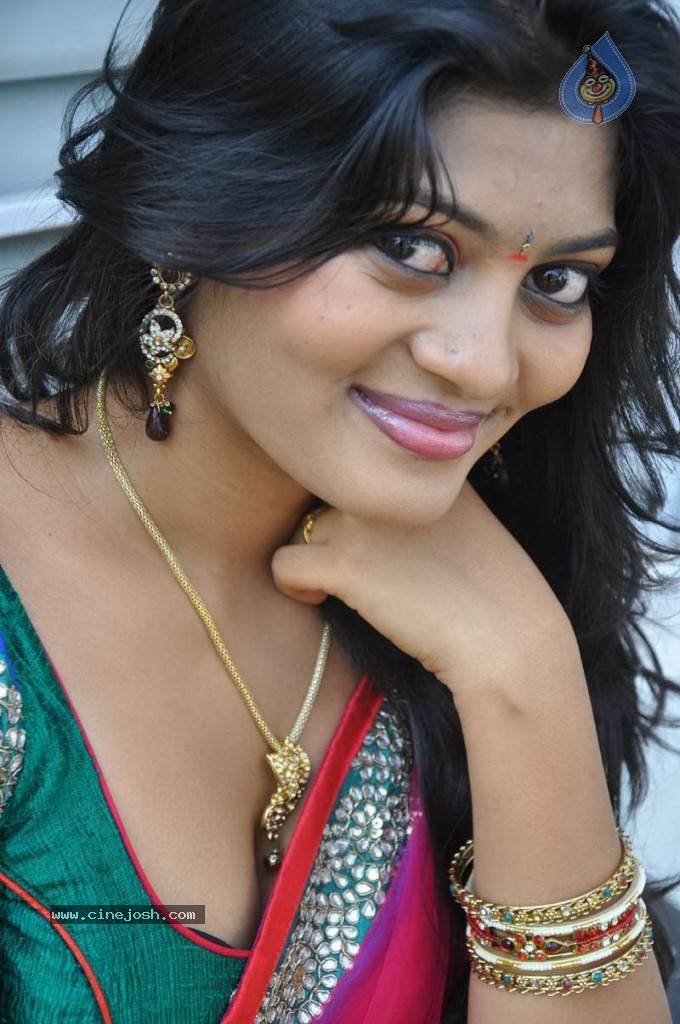 Sowmya New Hot Stills - 40 / 66 photos