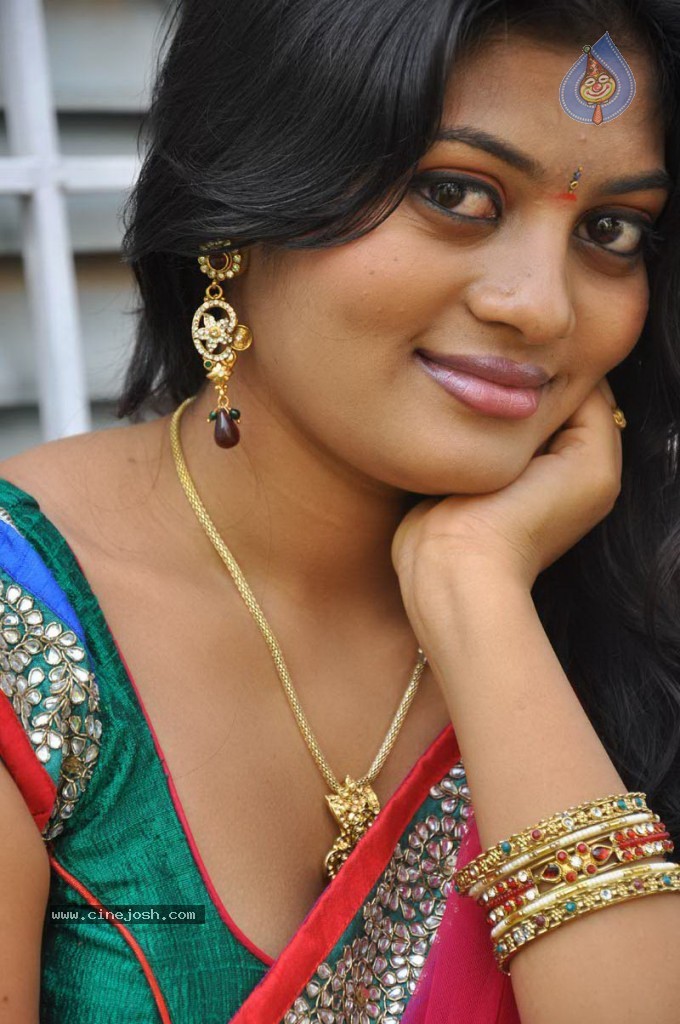 Sowmya New Hot Stills - 42 / 66 photos