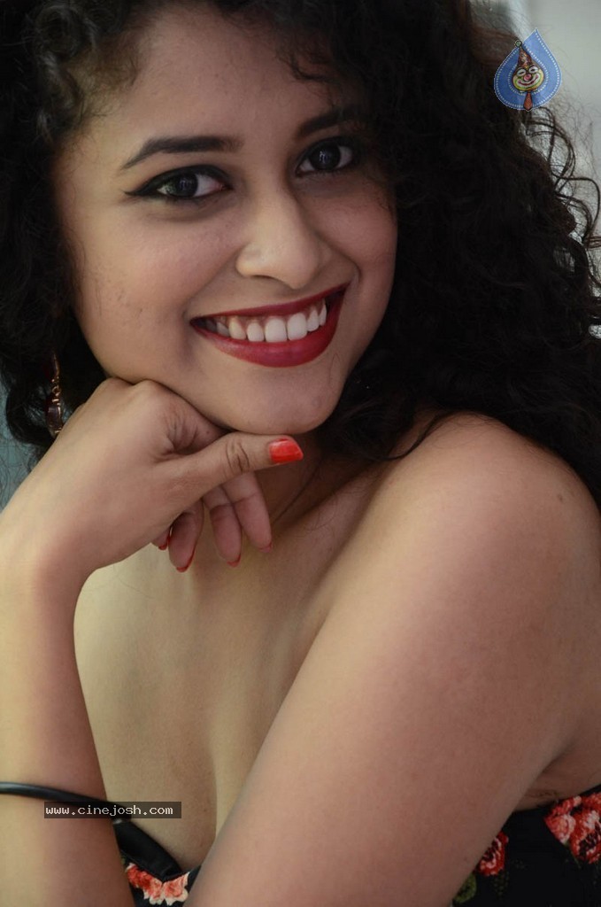 Sowmya Sukumar Hot Stills - 39 / 73 photos