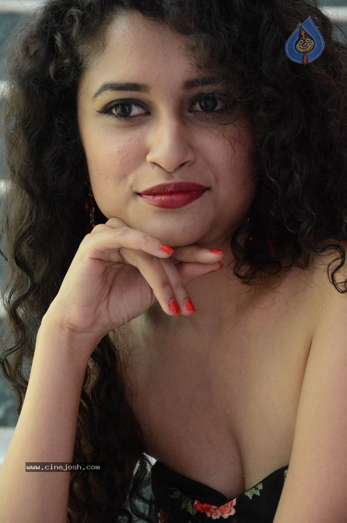 Sowmya Sukumar Hot Stills - 42 / 73 photos