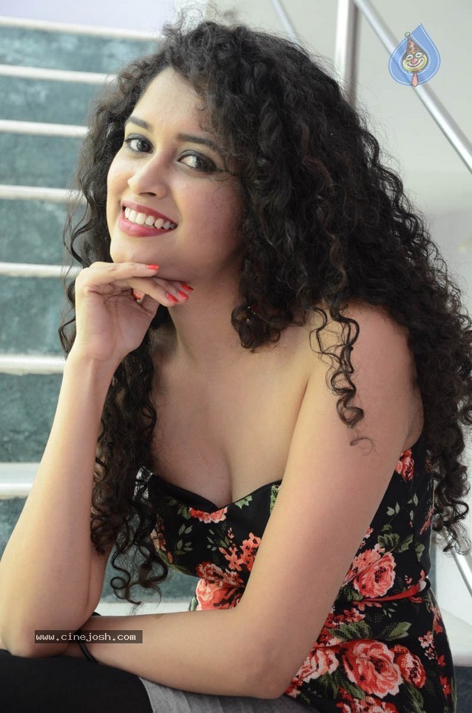 Sowmya Sukumar Hot Stills - 44 / 73 photos