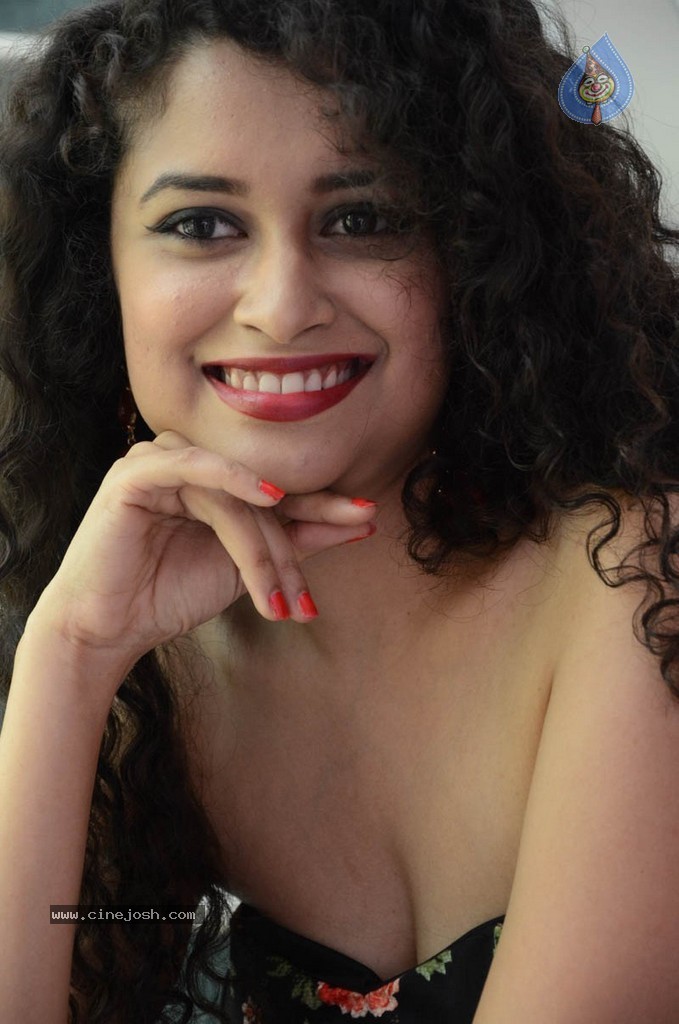 Sowmya Sukumar Hot Stills - 53 / 73 photos