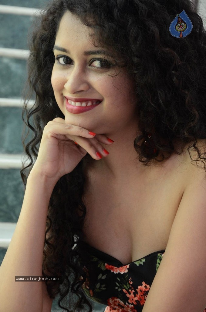 Sowmya Sukumar Hot Stills - 56 / 73 photos