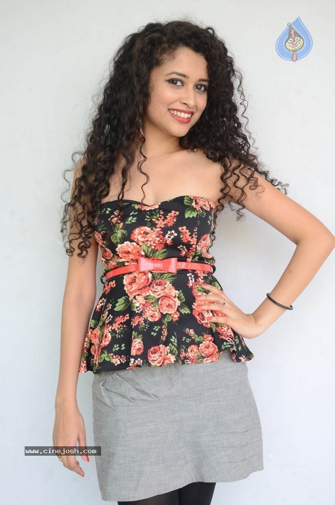 Sowmya Sukumar Hot Stills - 57 / 73 photos