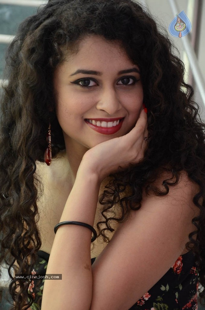 Sowmya Sukumar Hot Stills - 58 / 73 photos