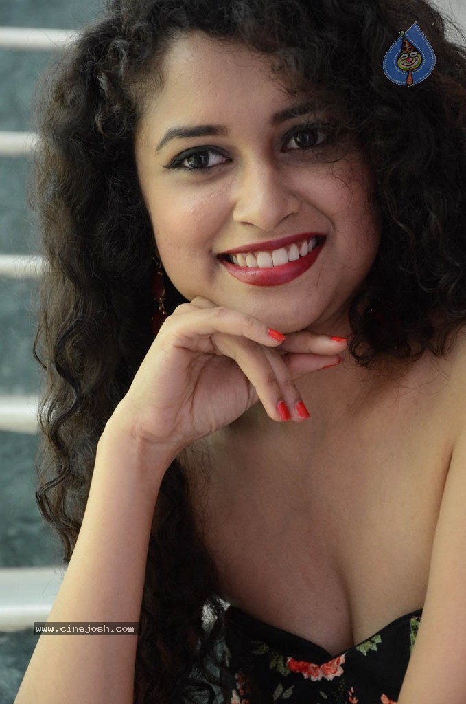 Sowmya Sukumar Hot Stills - 62 / 73 photos