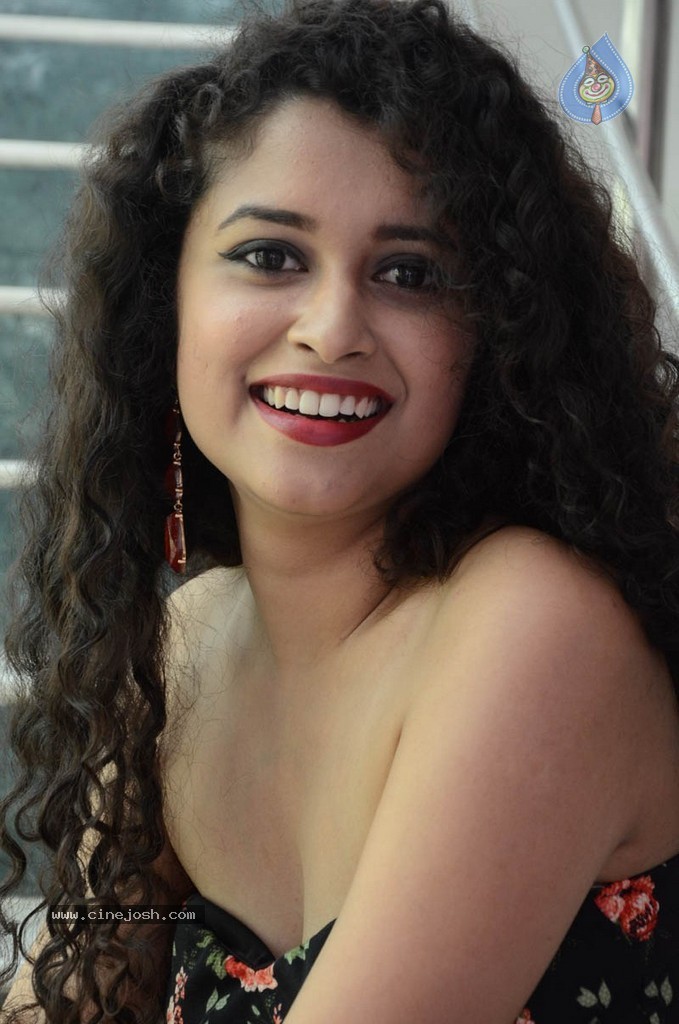 Sowmya Sukumar Hot Stills - 69 / 73 photos