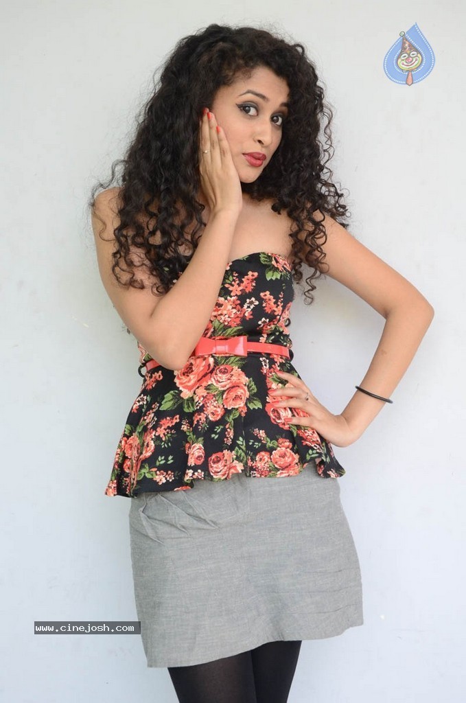 Sowmya Sukumar Hot Stills - 72 / 73 photos